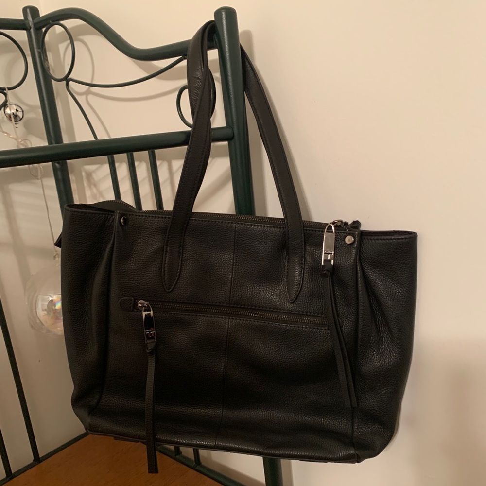 Black All Leather Tote w Zipper Tote Tahari - Picture 2 of 6